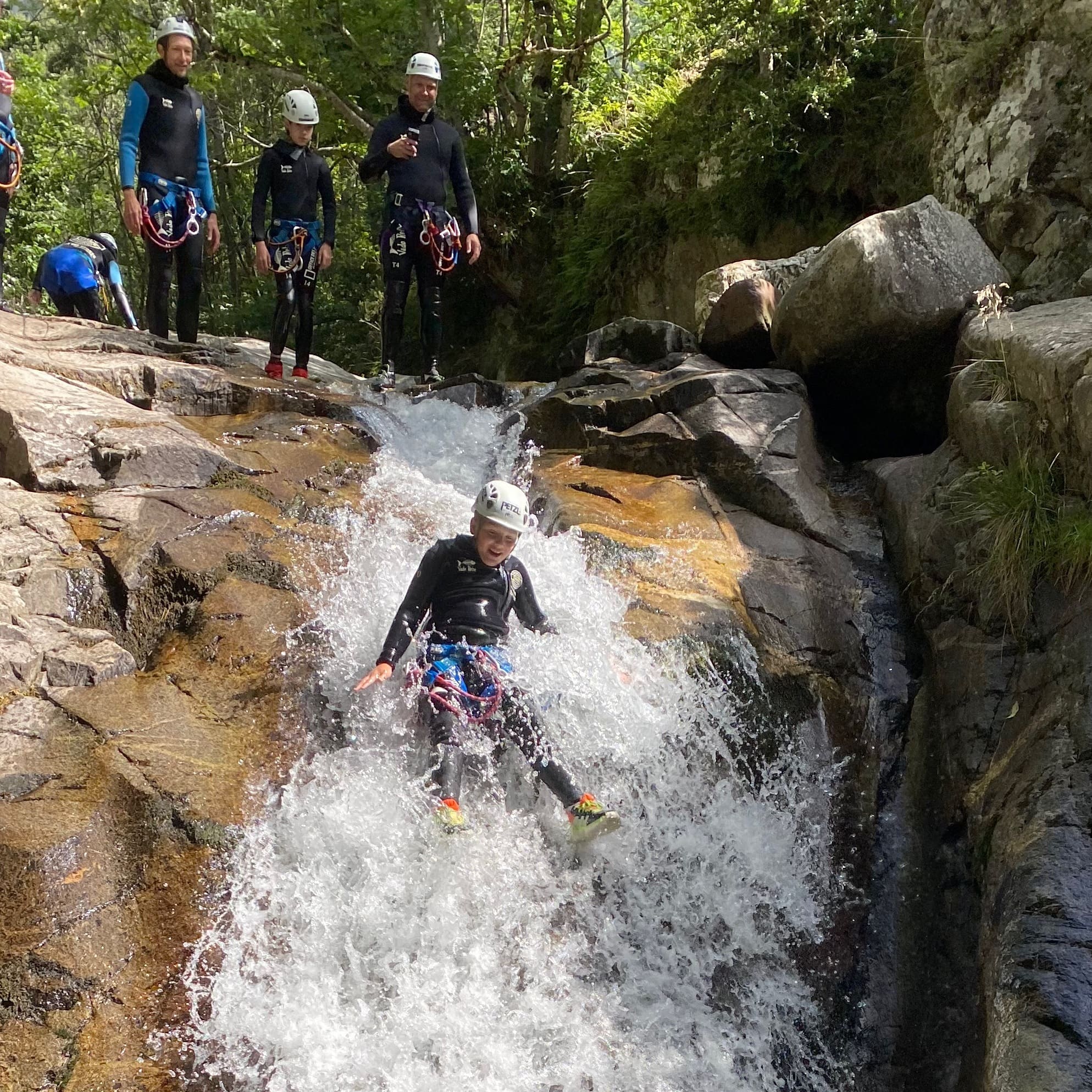 Toboggans naturels dans un canyon en 1/2 journée dans le Mont-perdu